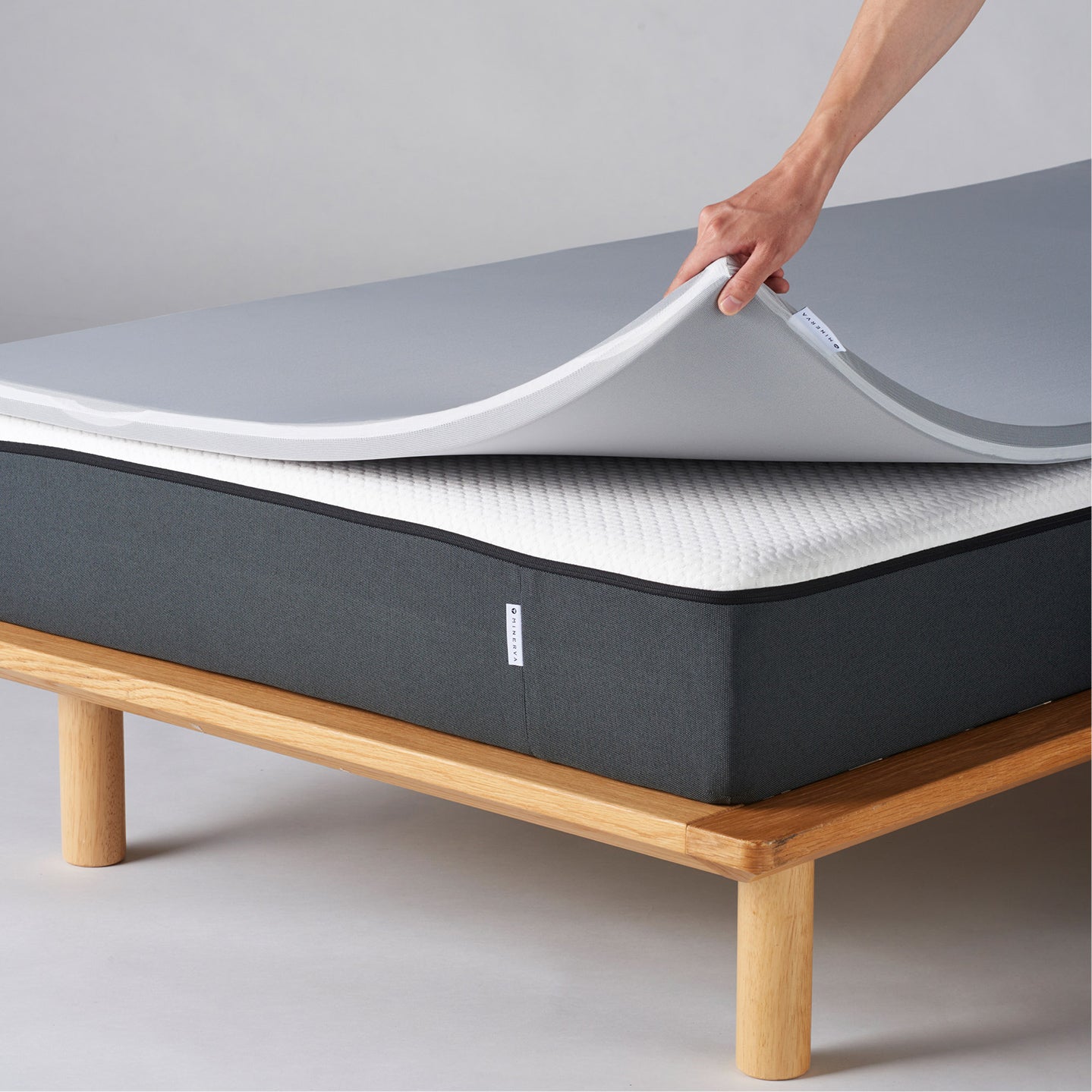 ミネルヴァマットレスプラスは高弾性素材で寝返りと起き抜けの身体を