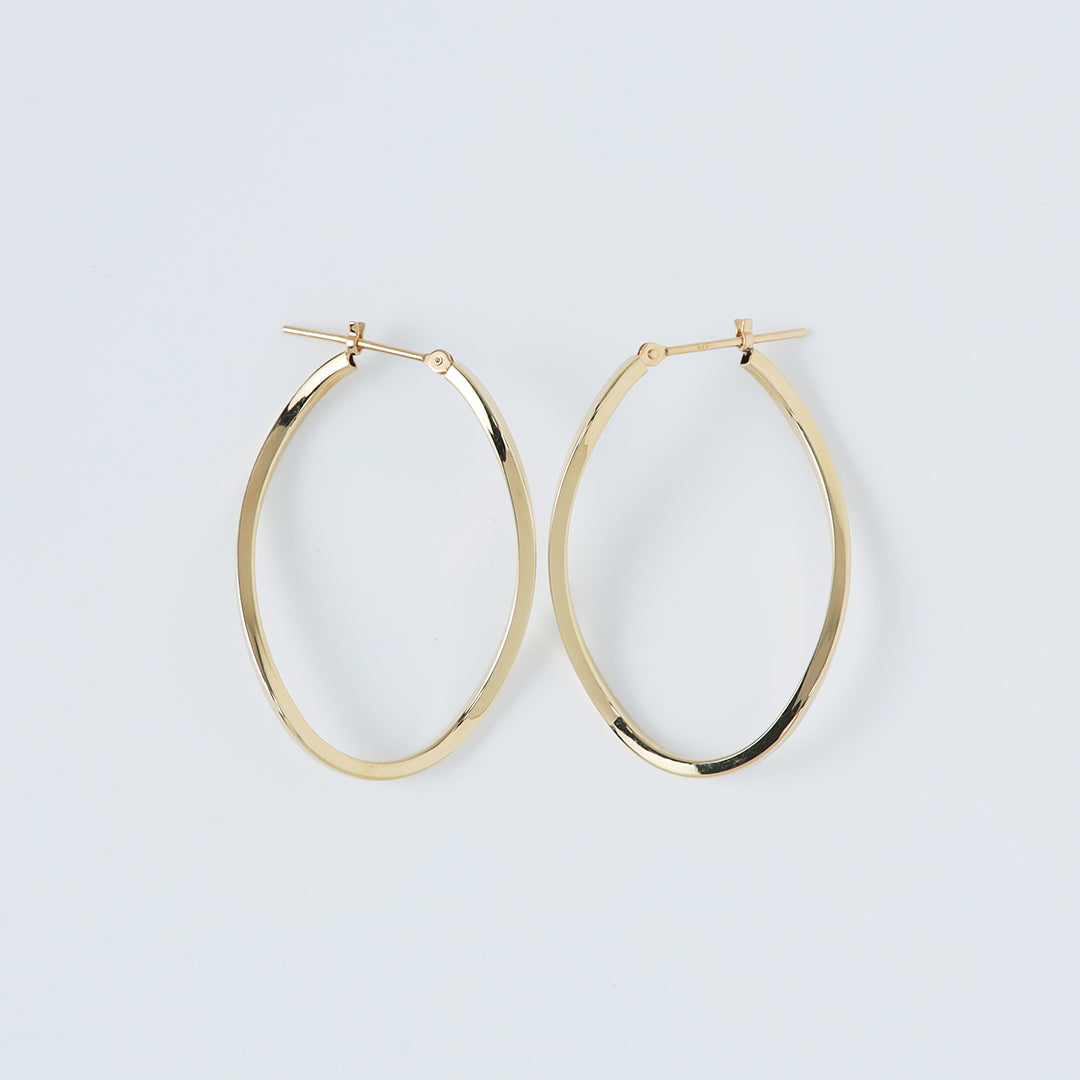 NEW＞K18オーバルツイストフープピアス