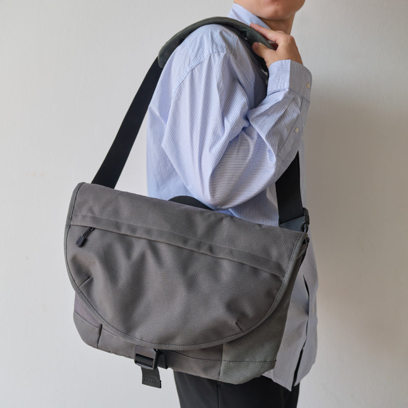 メッセンジャーバッグ 大容量 メンズ レディース – LASIEM（ラシエム