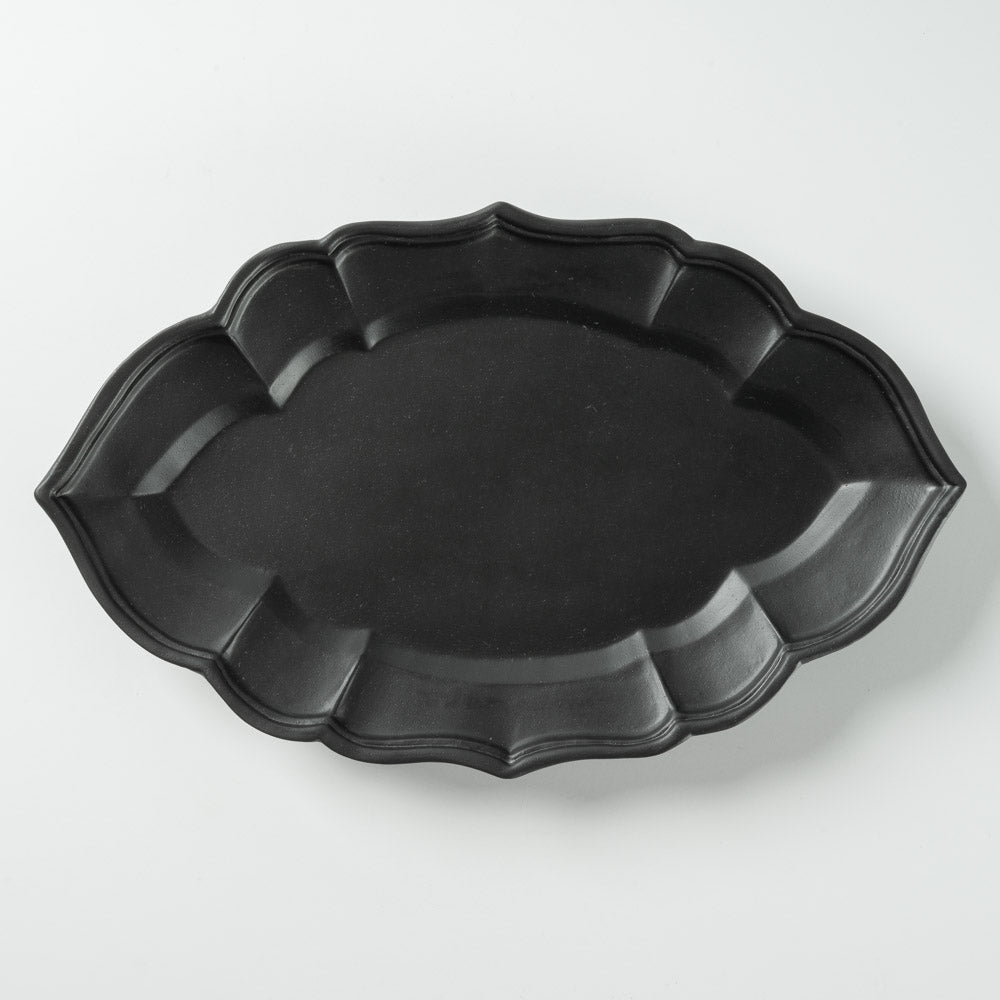 臼杵焼 オーバル皿 S（黒釉） ¥8,800 大人の焼き物