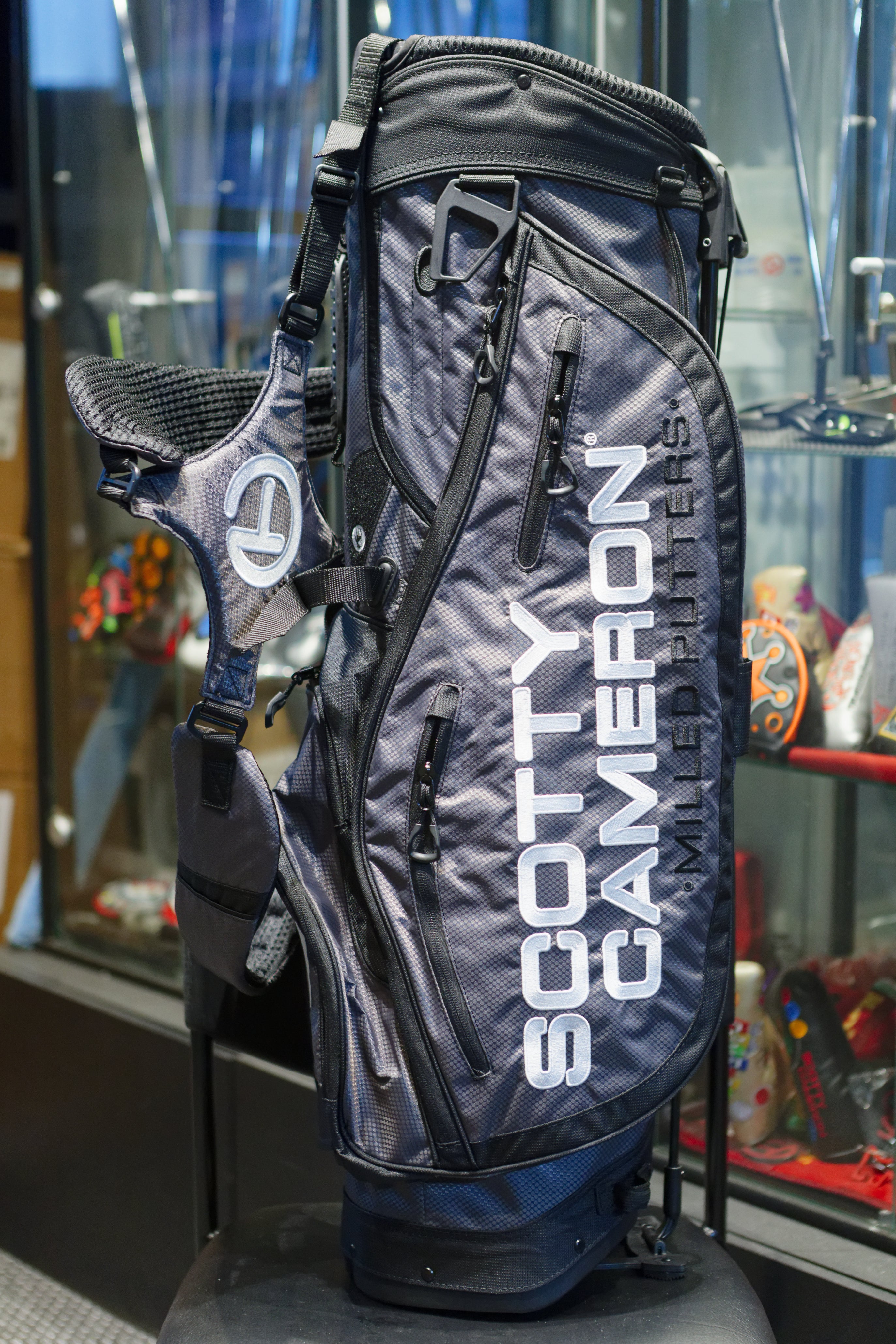 Scotty Cameron 2023 Holiday Pathfinder Mainstay Charcoal Stand Bag