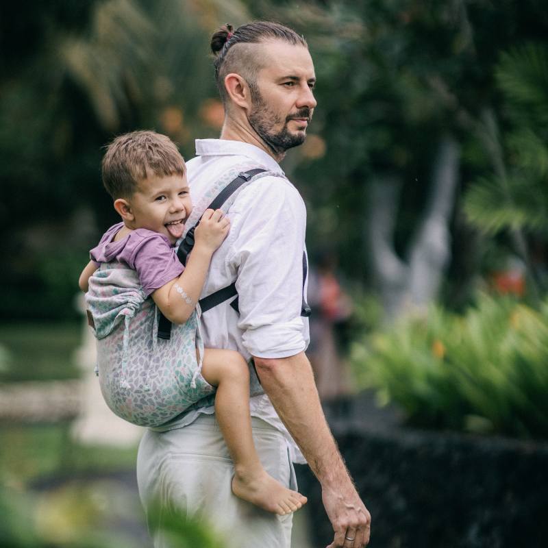 重たくなってきた子どもにも疲れにくいかわいいパステルカラーの抱っこ