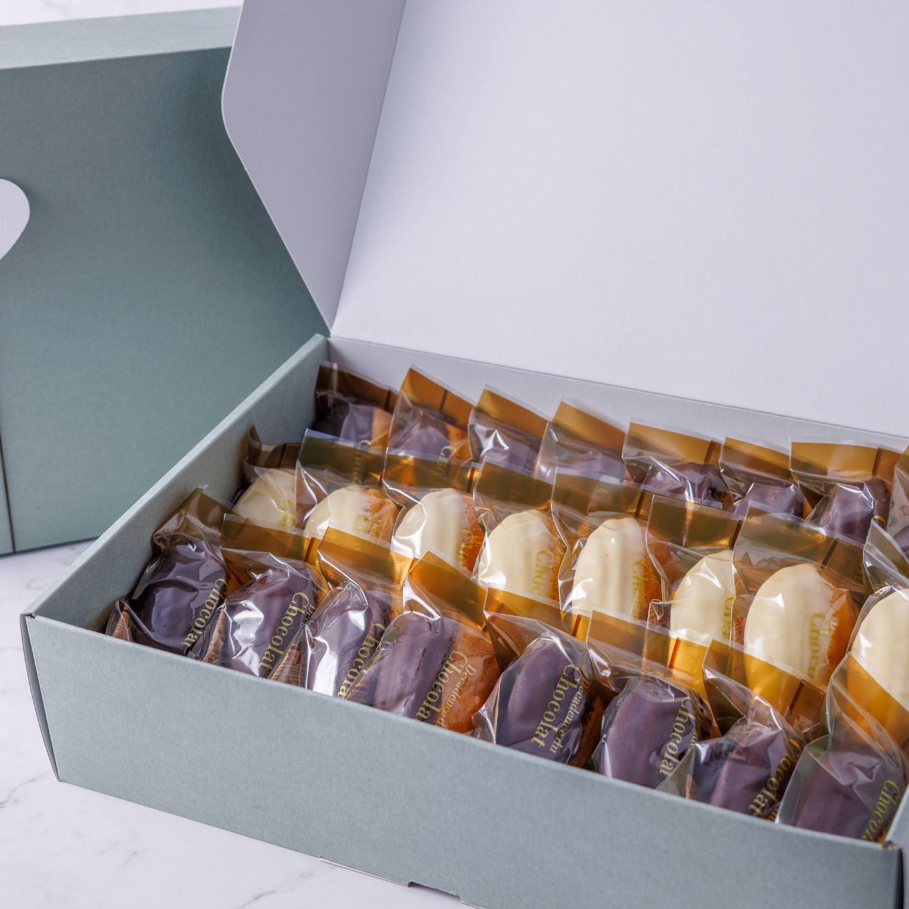 マドレーヌ オ ショコラ＆ブラン2種詰め合わせ(24個入り) – Decadence