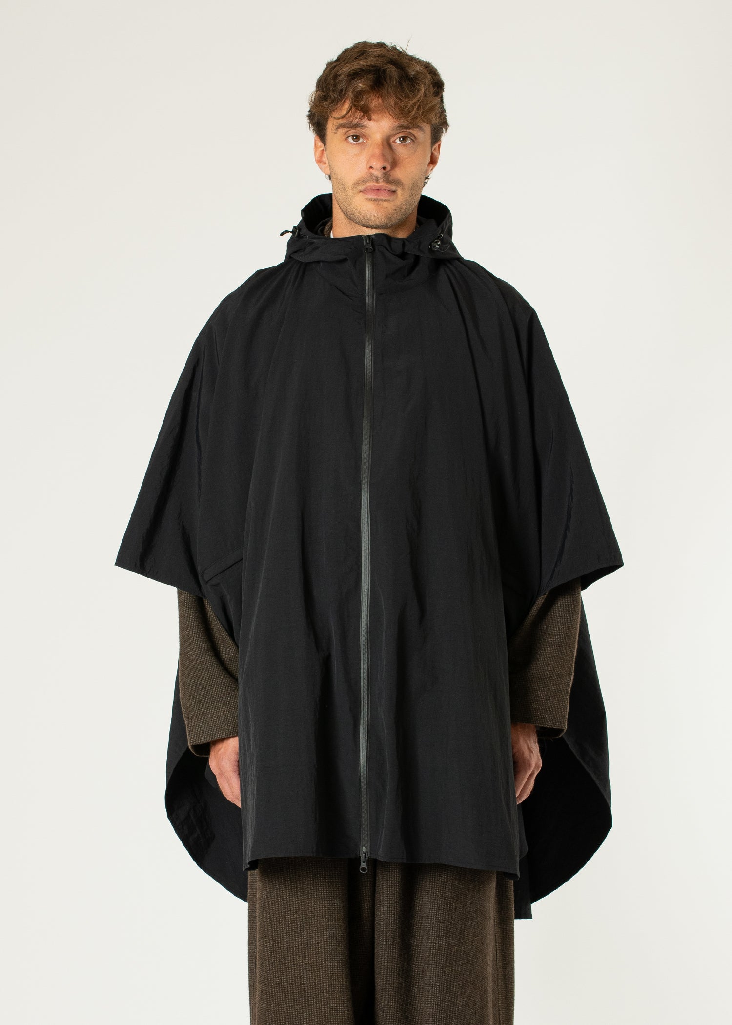 Niksen Storm Poncho – Estudio Niksen