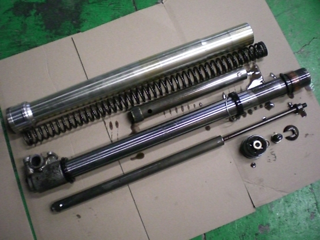 TS125 フロントフォーク オーバーホール - スズキ