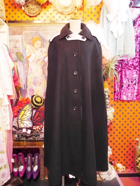 ヨーロッパ古着旧西ドイツ製ヴィンテージ黒マント | 大阪・阿部野の