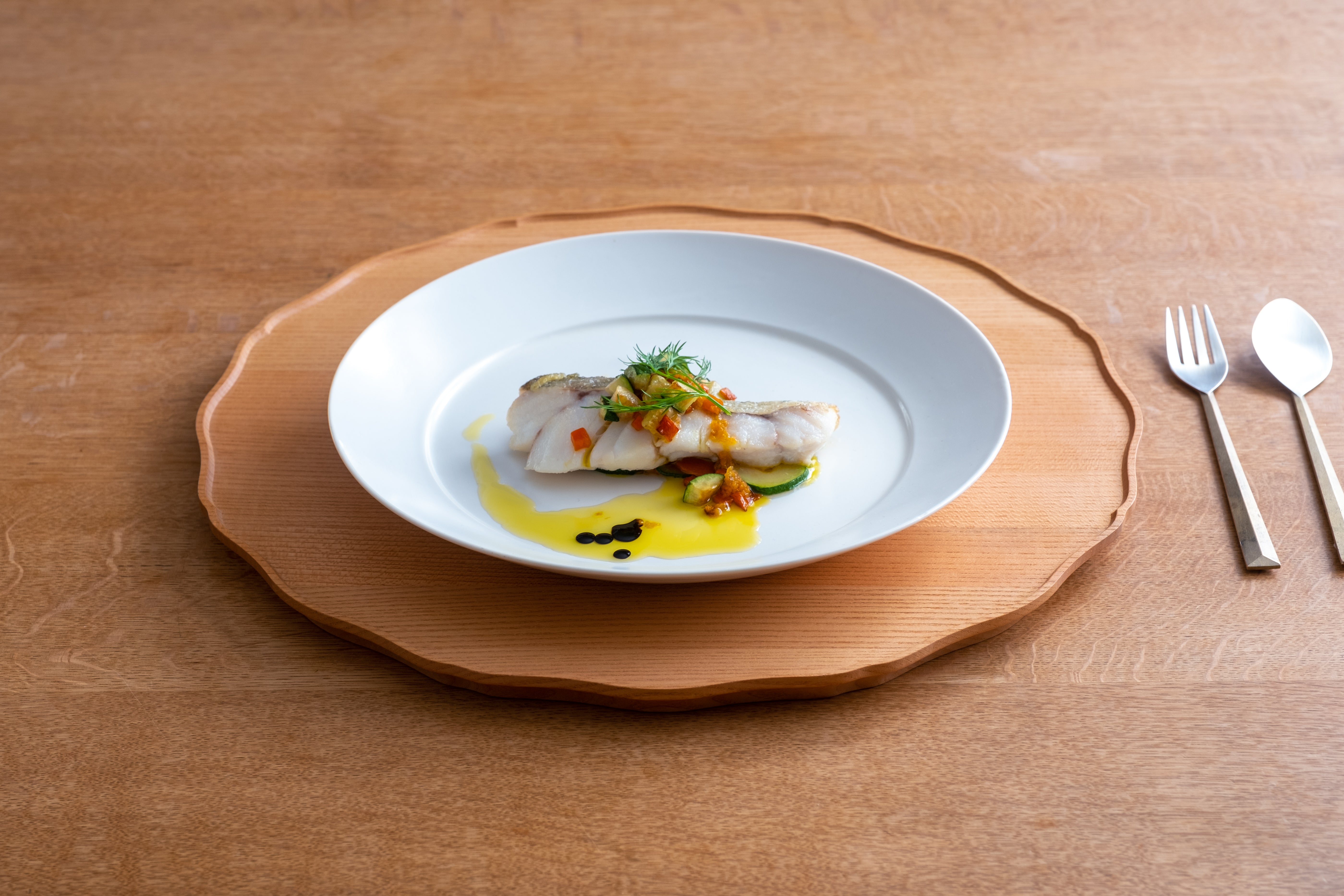 お盆 折敷 ゆら – 晴れと暮らす