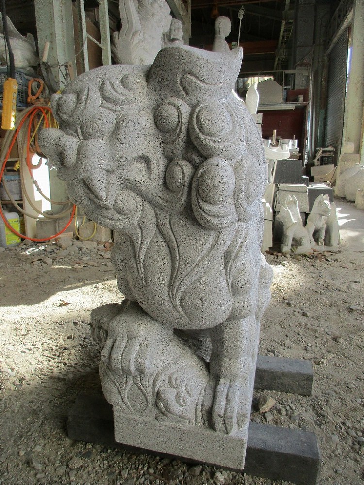 狛犬 子付玉付の製品案内愛知県岡崎市の石灯篭・水鉢蹲など石材製品の