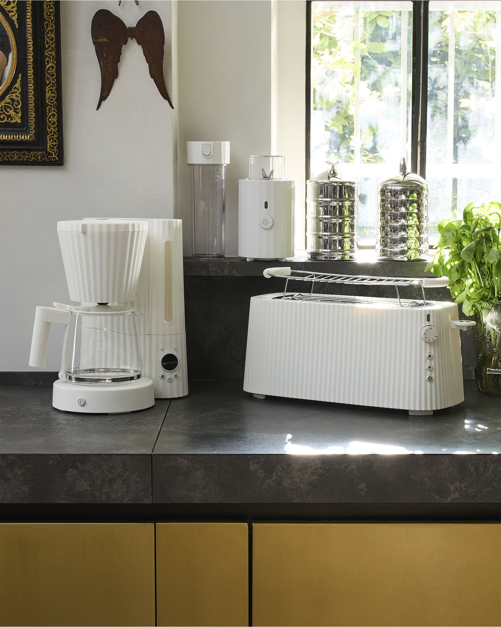 Plissé: Long double compartment designer toaster | Alessi