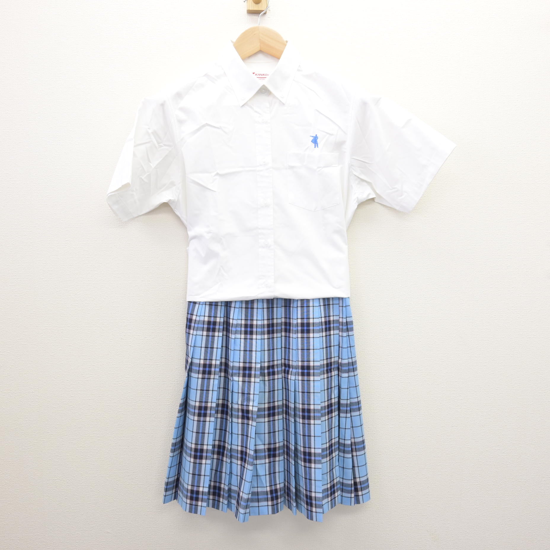 中古】 クラーク記念国際高等学校 女子制服 2点 (シャツ・スカート