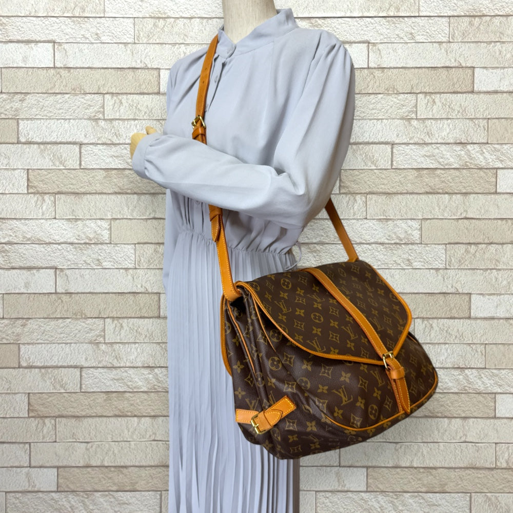 LOUIS VUITTON ルイヴィトン ソミュール35 モノグラム ショルダー