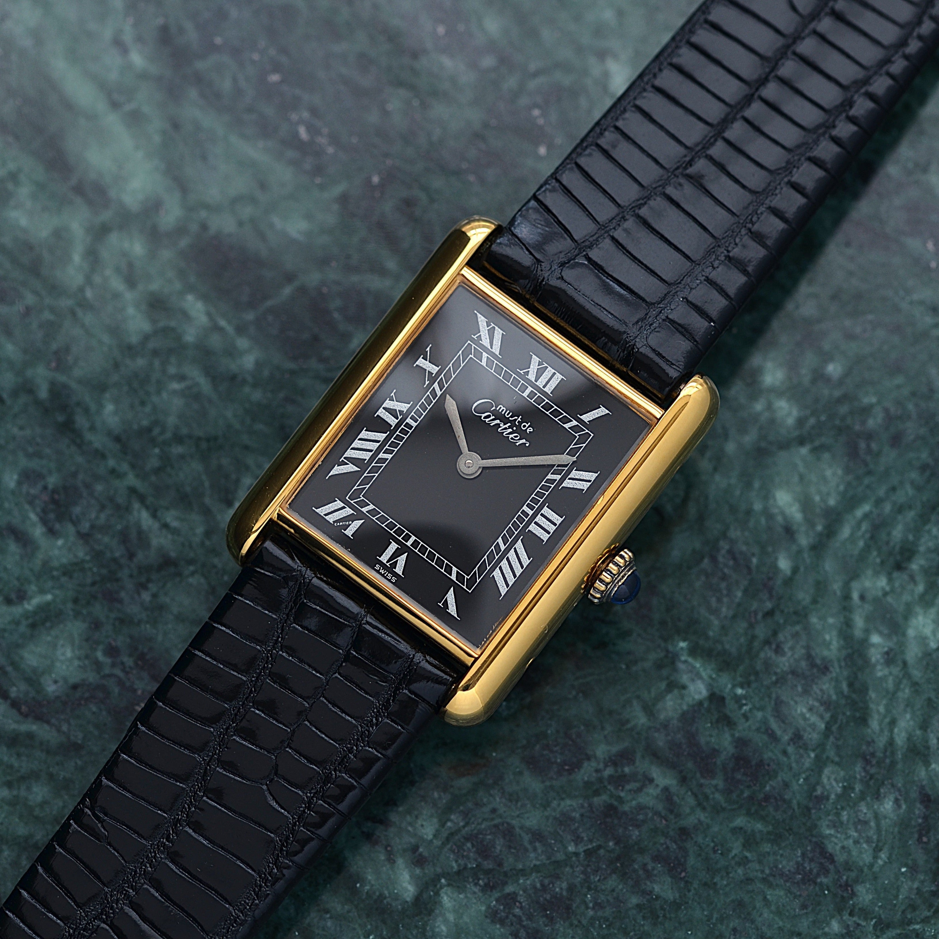 貴重なマストタンクのブラックローマ文字盤。