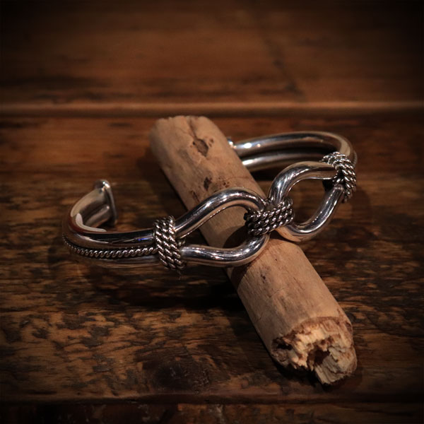 Steve Arviso スティーブ アルヴィソ ホースウィスパラー バングル Navajo