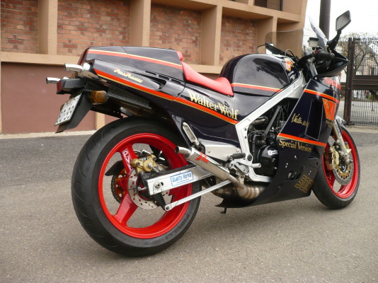 RG400 500 ガンマWalter Wolf リアカウル