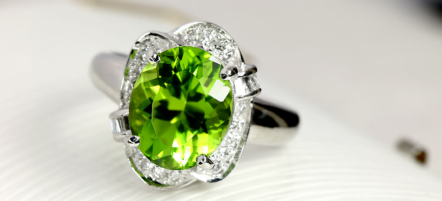 ペリドット 4.4ct ダイヤモンド プラチナ リング（指輪）【品質保証書