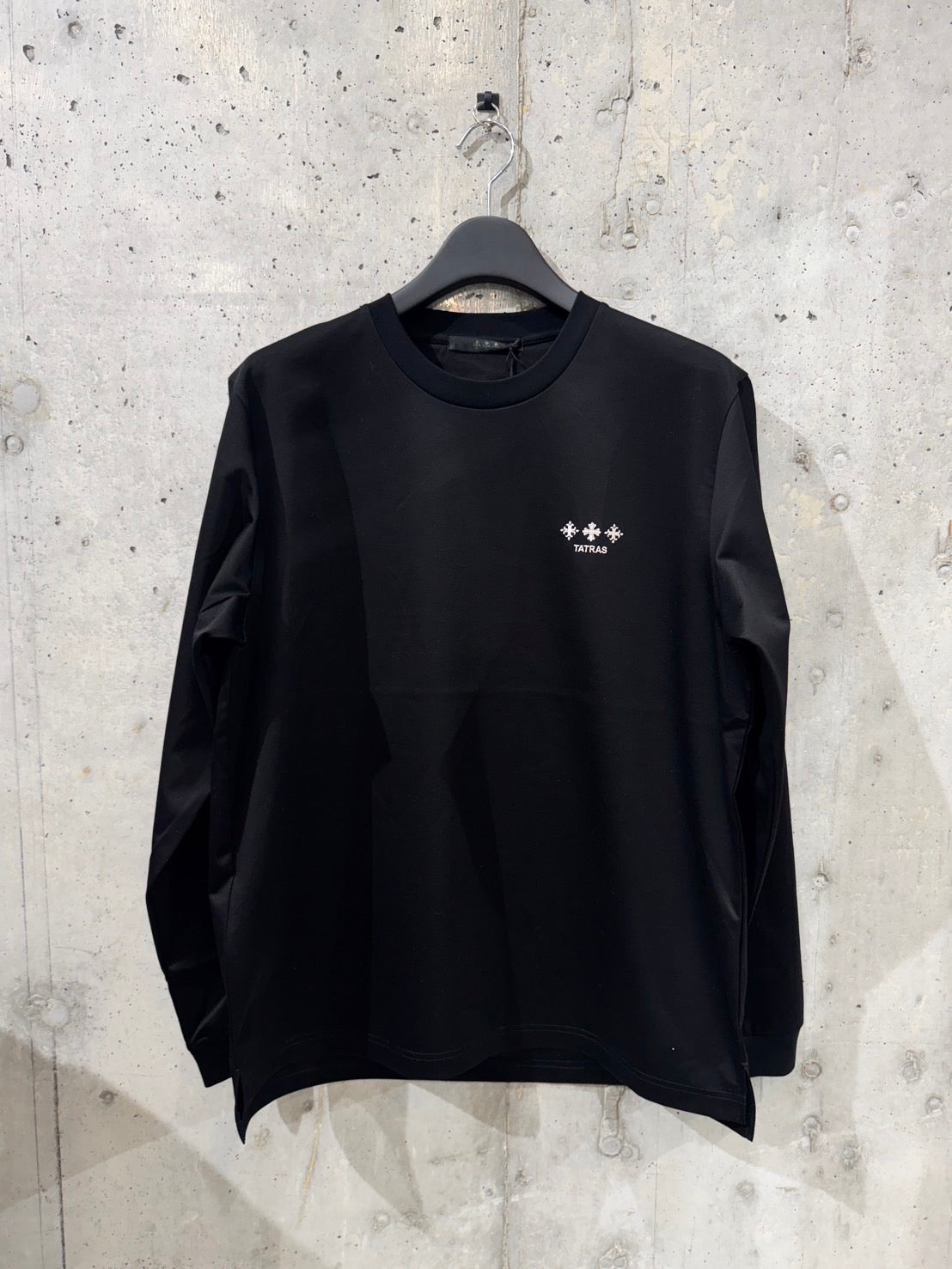 極美品 TATRAS ロゴ ロンT ブラック L ミニマル モード ストリート 極