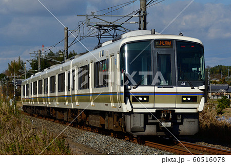 奈良線221系「みやこ路快速」4両編成の写真素材 [60516078] - PIXTA