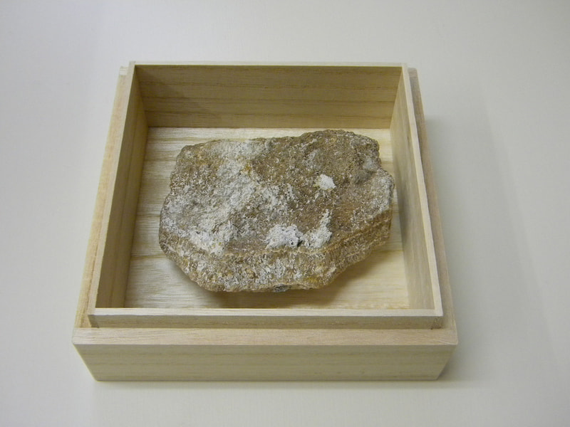 151番 結晶体北投石321g 北投石・源泉希釈水・販売商品