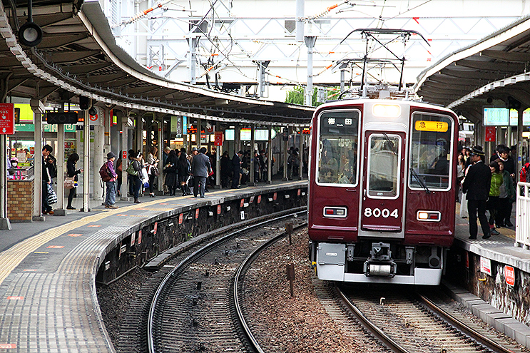 Hマークに旧社章つき！ 8000系誕生30周年記念列車、神戸線と今津線で1
