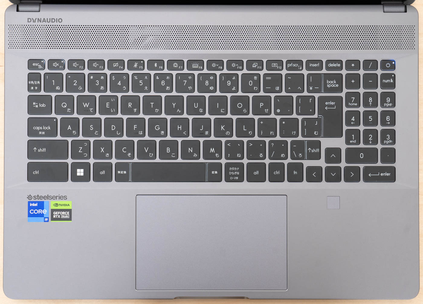 MSI Creator Z16 HX Studio A13V（クリエイター向けノートPC）の実機