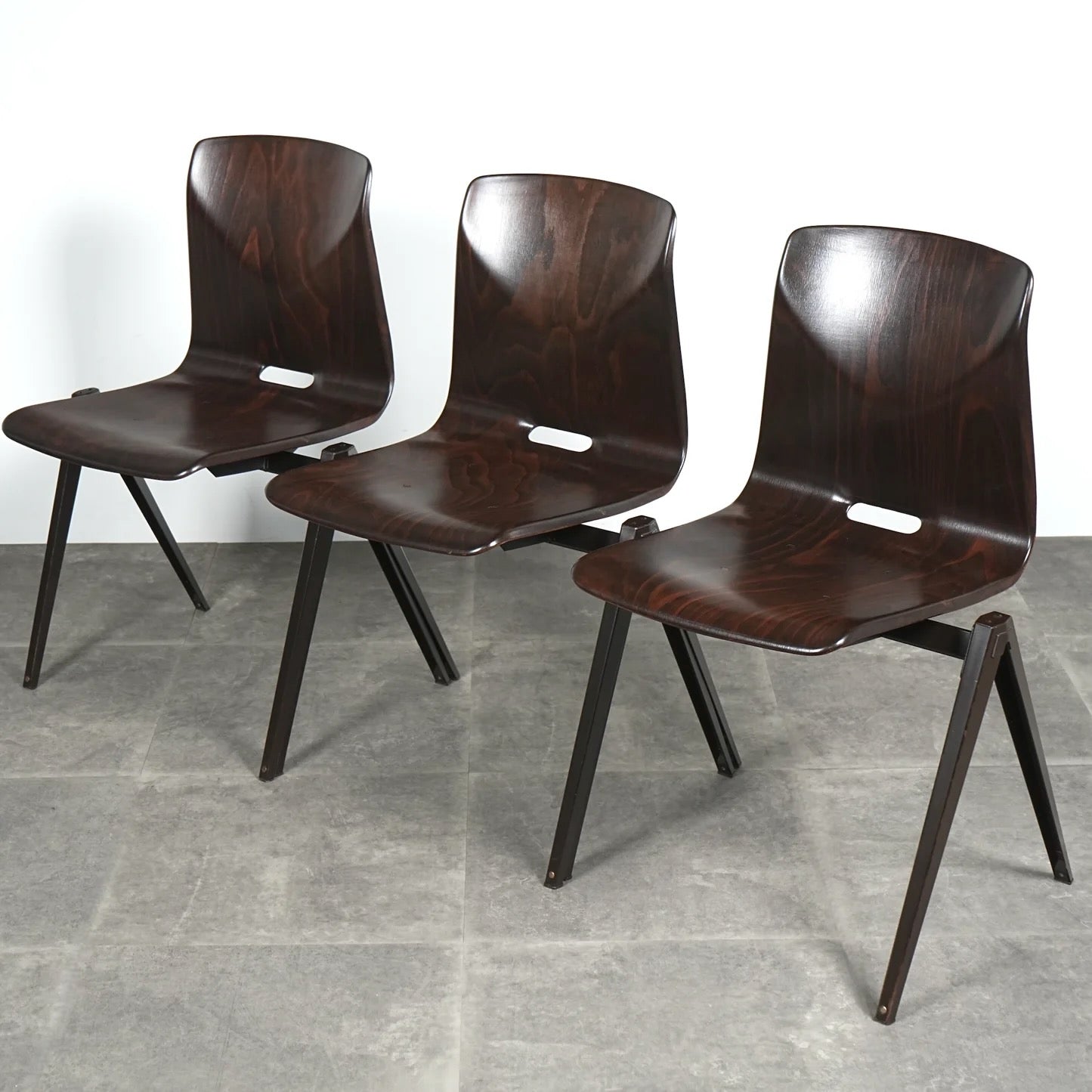 Galvanitas】S22 インダストリアル スタッキングチェア – TIME HYPE