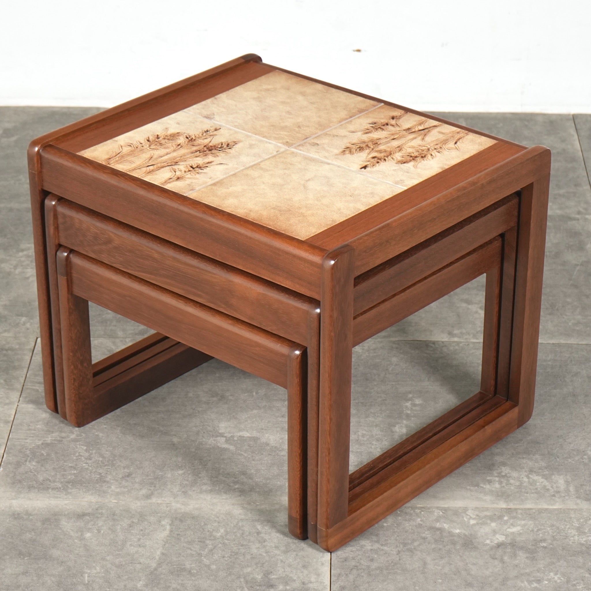 デンマークヴィンテージ タイルトップ ネストテーブル – TIME HYPE