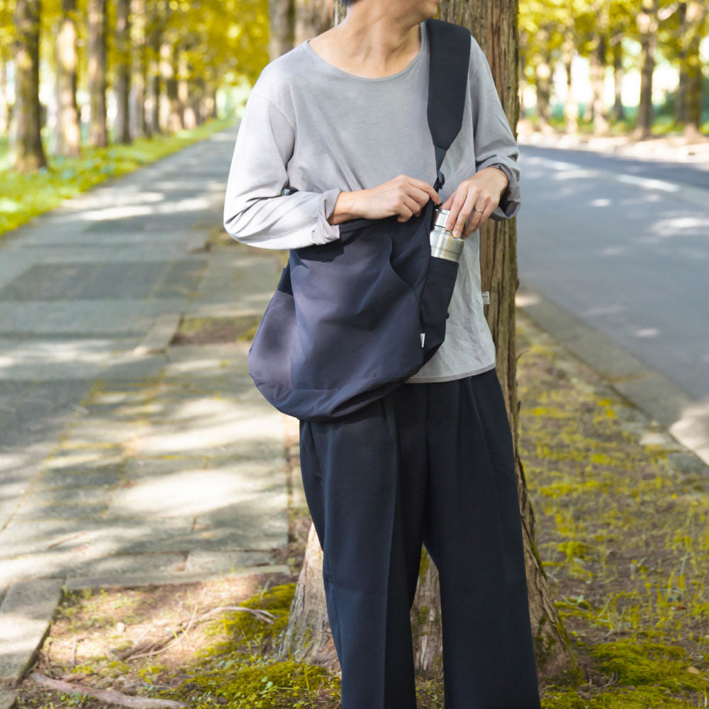 BIG STRAP SHOULDER BAG – TO&FRO 軽さをもってでかけよう。