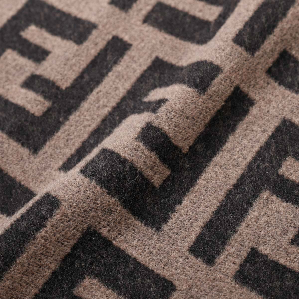 楽天市場】フェンディ FENDI ケープ ポンチョ レディース fxx715 aeow