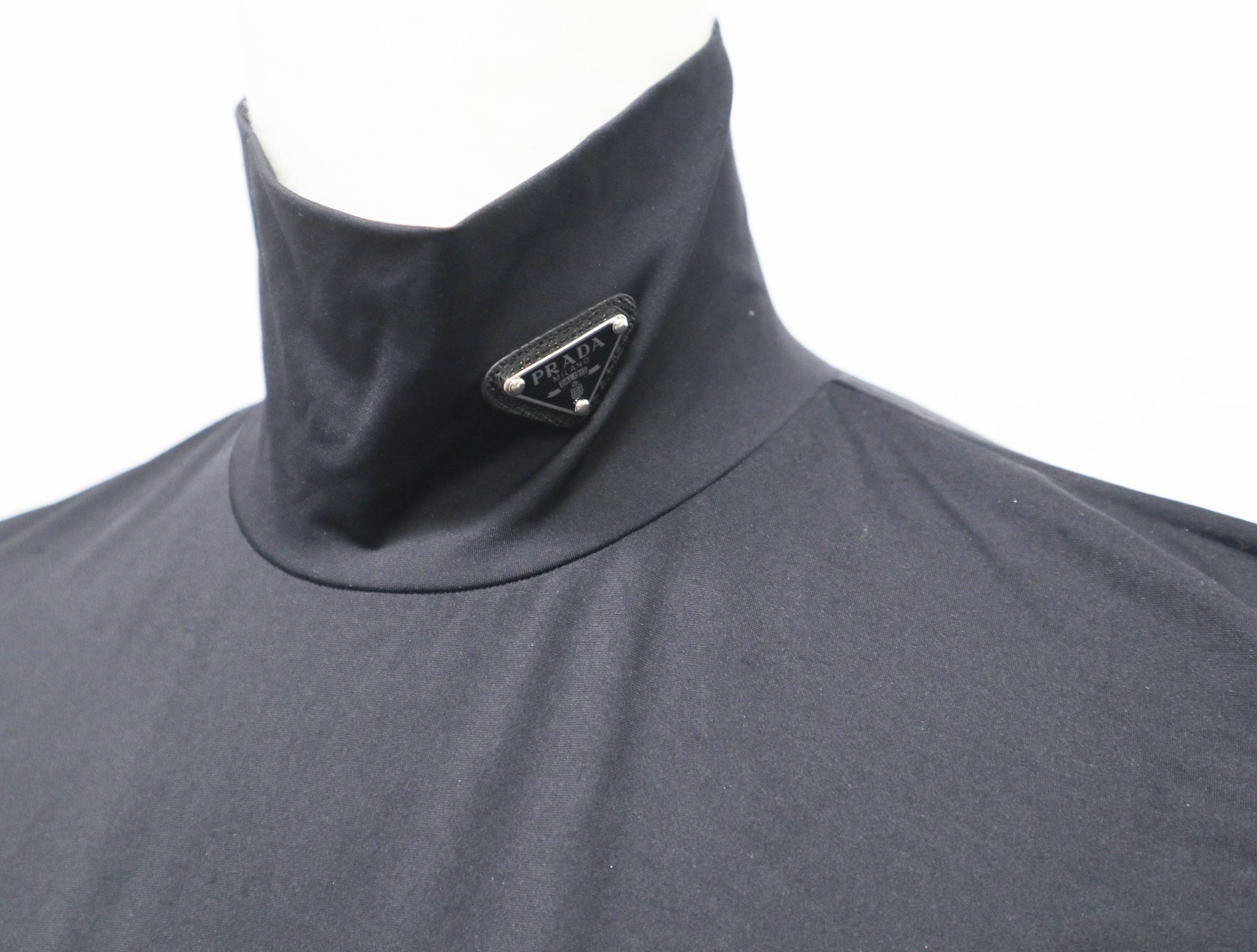 楽天市場】プラダ PRADA レザーロゴ ジャージー タートルネック 39528