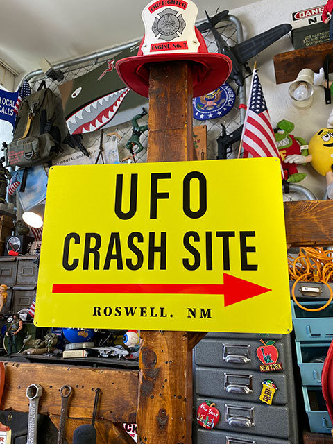 楽天市場】「UFO墜落現場の案内看板」 アルミサインボード