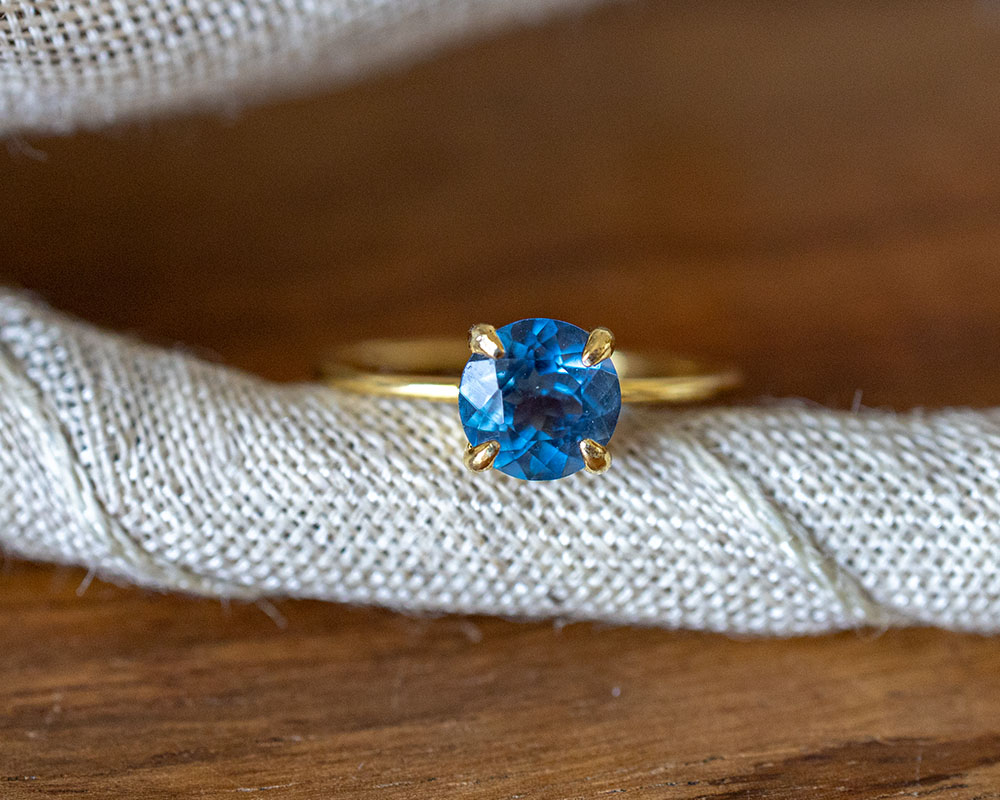 楽天市場】レア カラーチェンジ ブルー/パープル 天然 フローライト