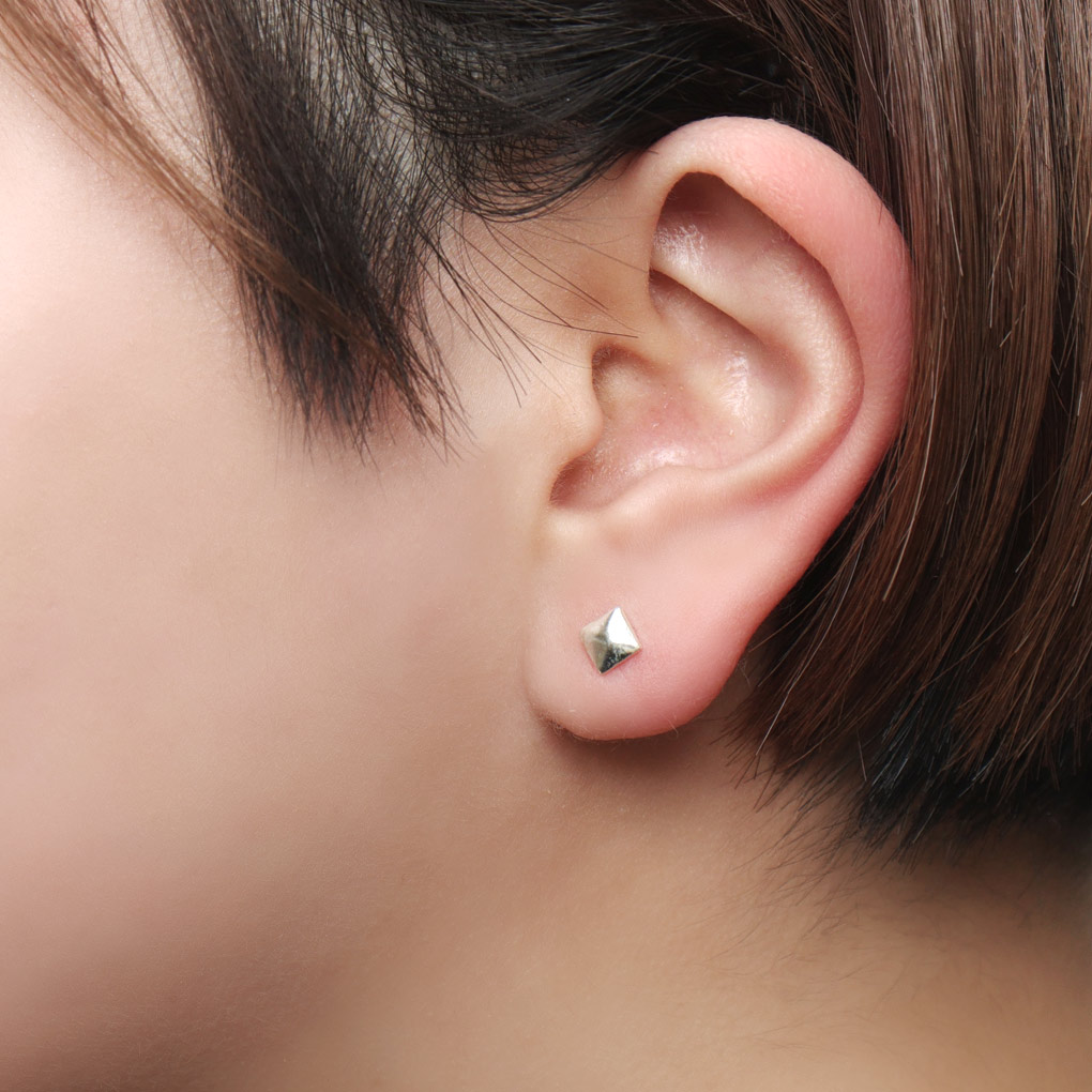 楽天市場】シンプル プチ スタッズ ピアス 1P 片耳用 シルバー 四角