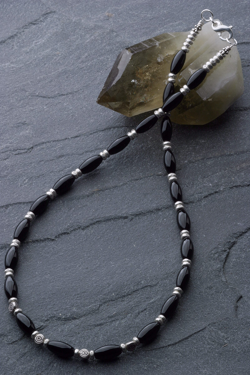 楽天市場】カレン 族 シルバー 漆黒の輝き オニキス ビーズ 紡錘形