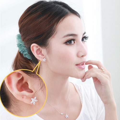 楽天市場】ピアス スワロフスキー お花モチーフ K18 18金GP 18k : カスピー