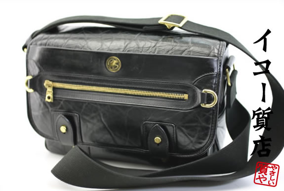 楽天市場】ハンティングワールド ショルダーバッグ ブラック バチュー