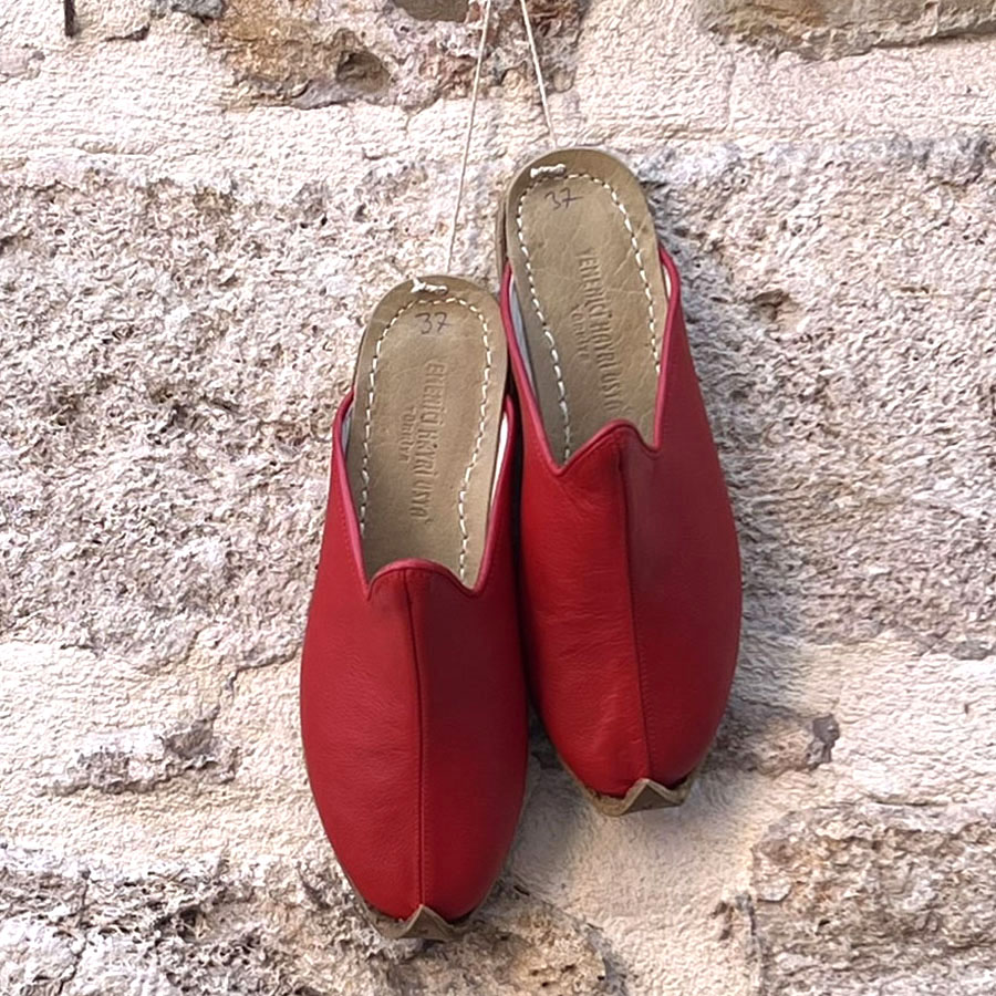 楽天市場】トルコ製 レザースリッパ レッド 23.5cm ルームシューズ 本