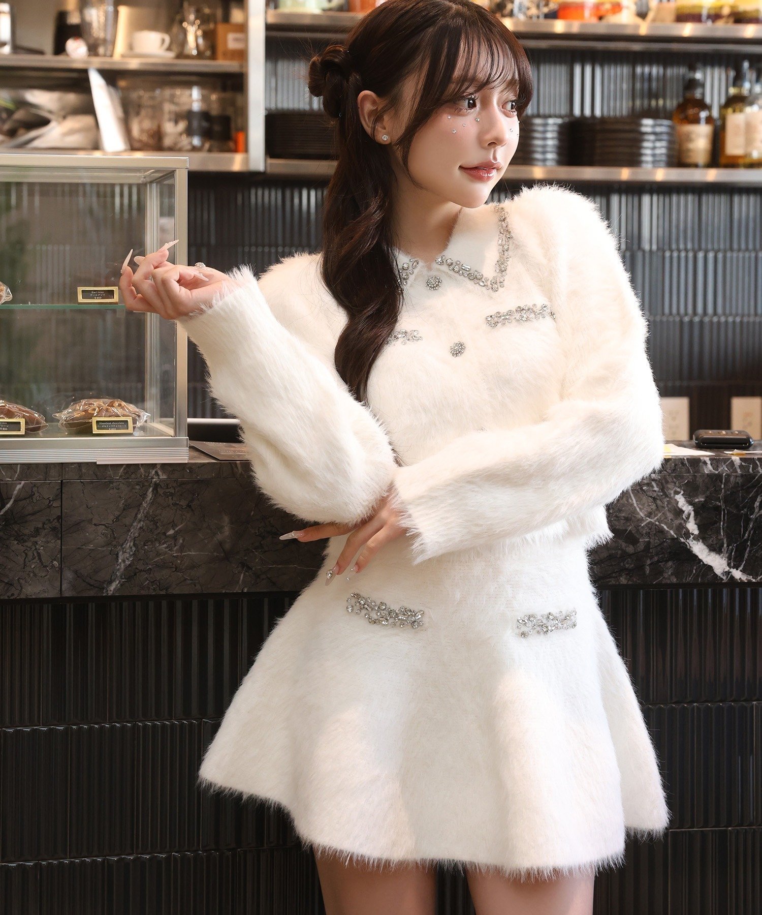 one after another NICE CLAUP｜ビジュー付フェザーニットセットアップ