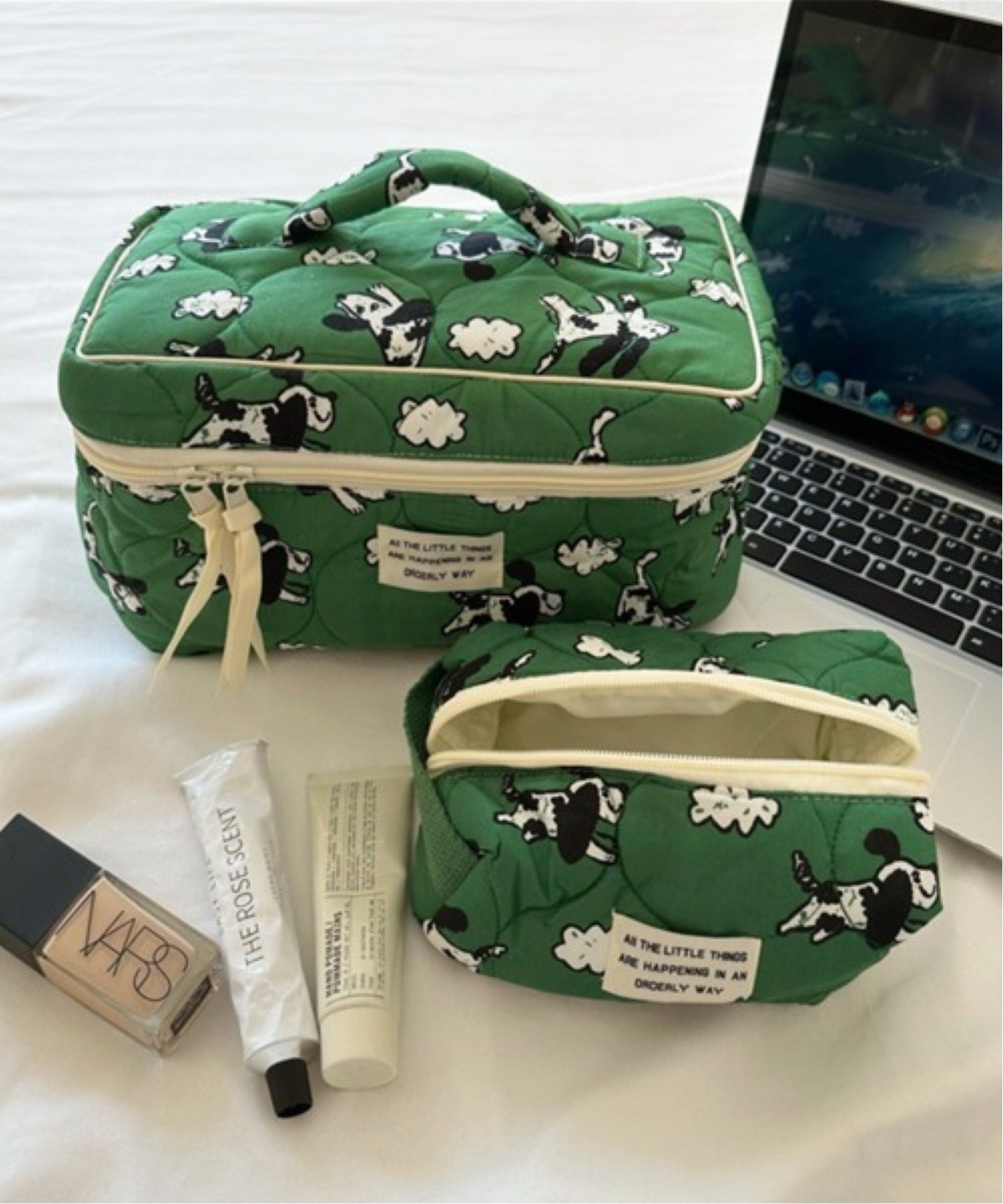 CERCA｜Pochi Pouch/(W)【2 サイズ展開】グリーンDoDog柄 キルティング