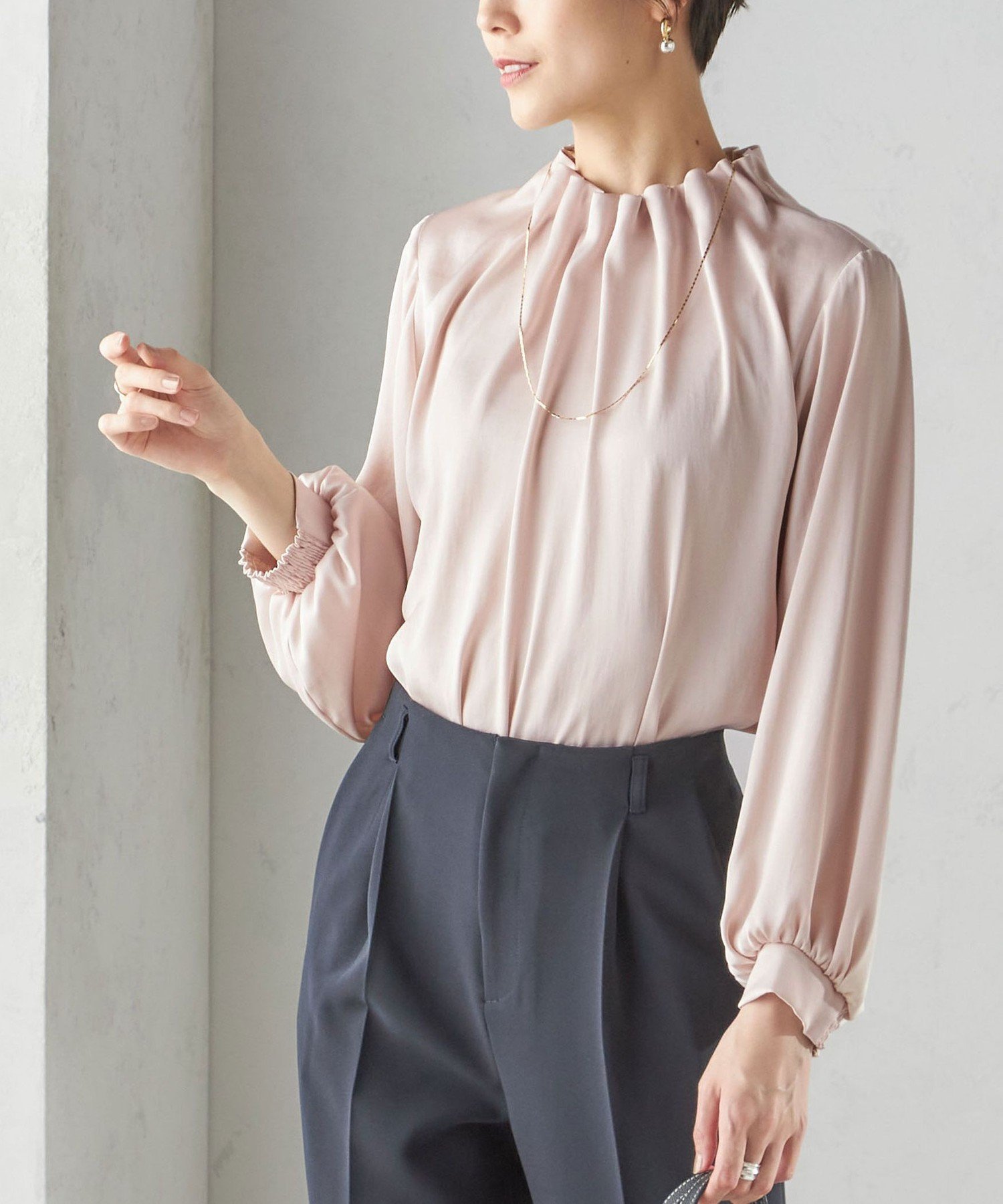 ships ビンテージサテンギャザーネックブラウス 一部WEB限定】〈手洗い可能〉ヴィンテージ サテン ネック ギャザー