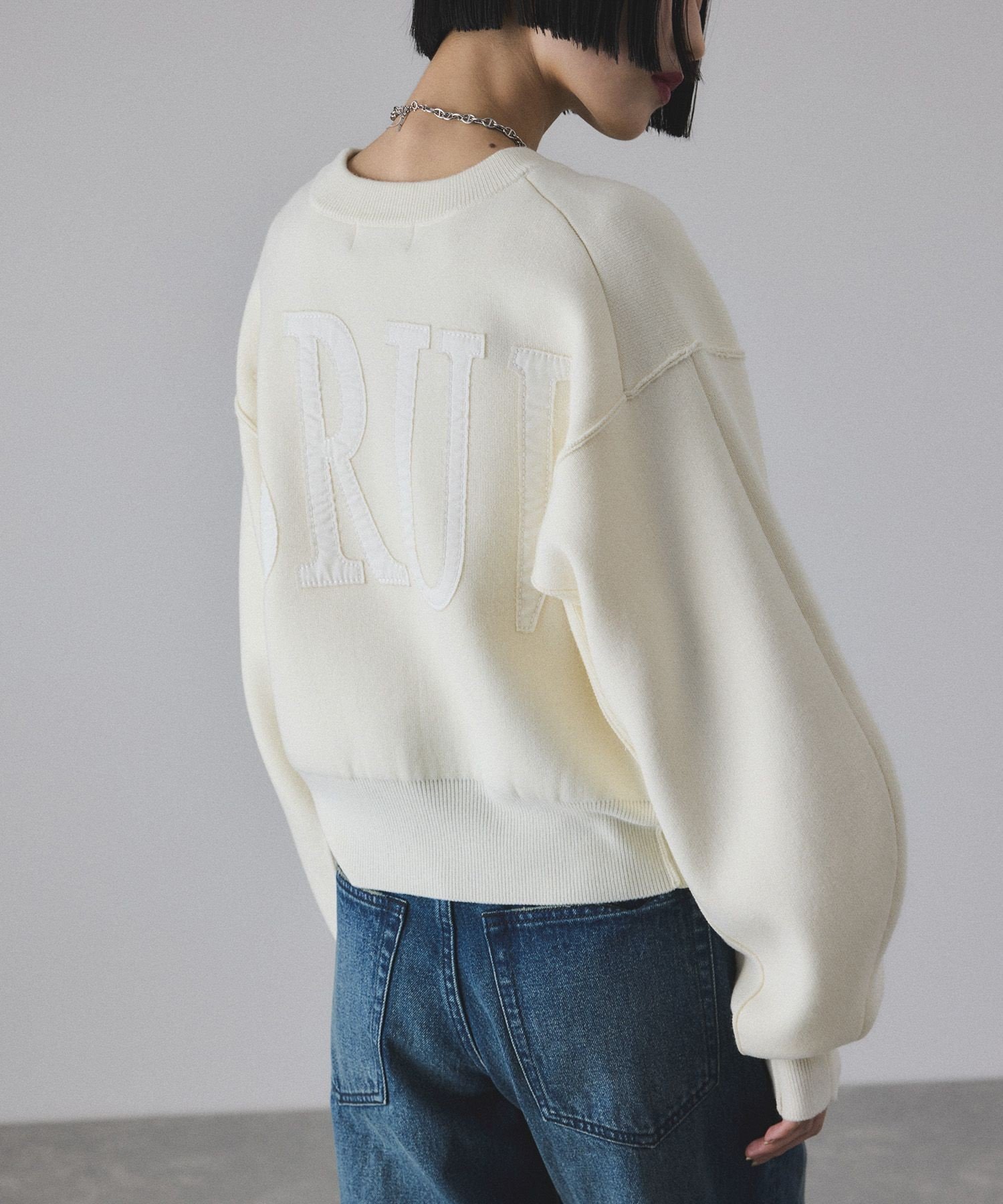 ADAM ET ROPE'｜【サステナブル】ロゴパッチスウェットニット