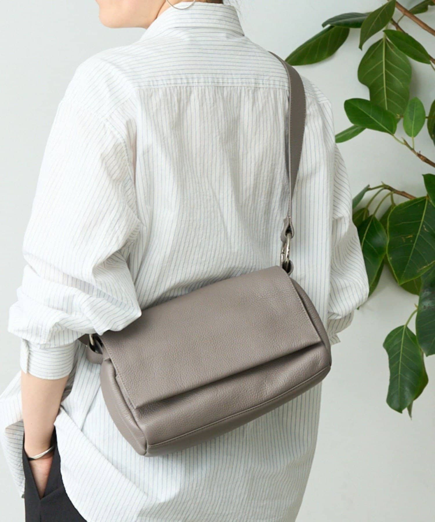 BEARDSLEY｜《本革》レザーボディバッグ | Rakuten Fashion(楽天