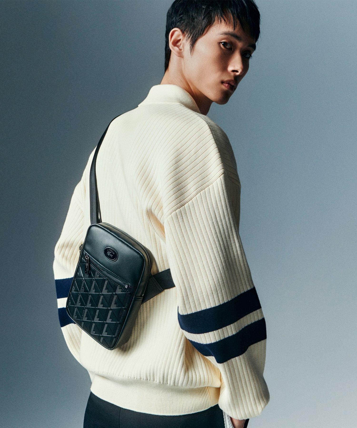 LACOSTE｜NOMOGRAMME スプレットレザー モノグラムショルダーバッグ