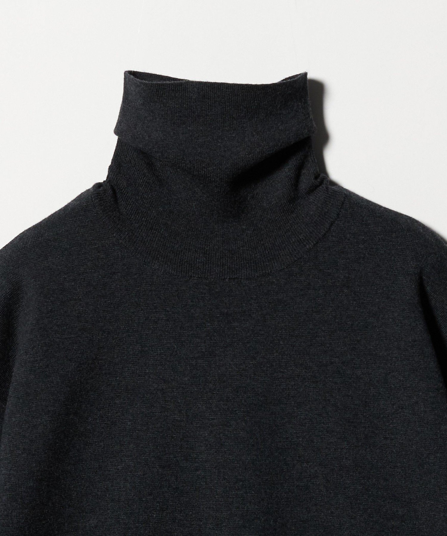 6（ROKU）　コットンウールミラノリブ タートルネック ニット　ダークグレー BEAUTY&YOUTH UNITED ARROWS｜<6(ROKU)>コットンウール ミラノリブ