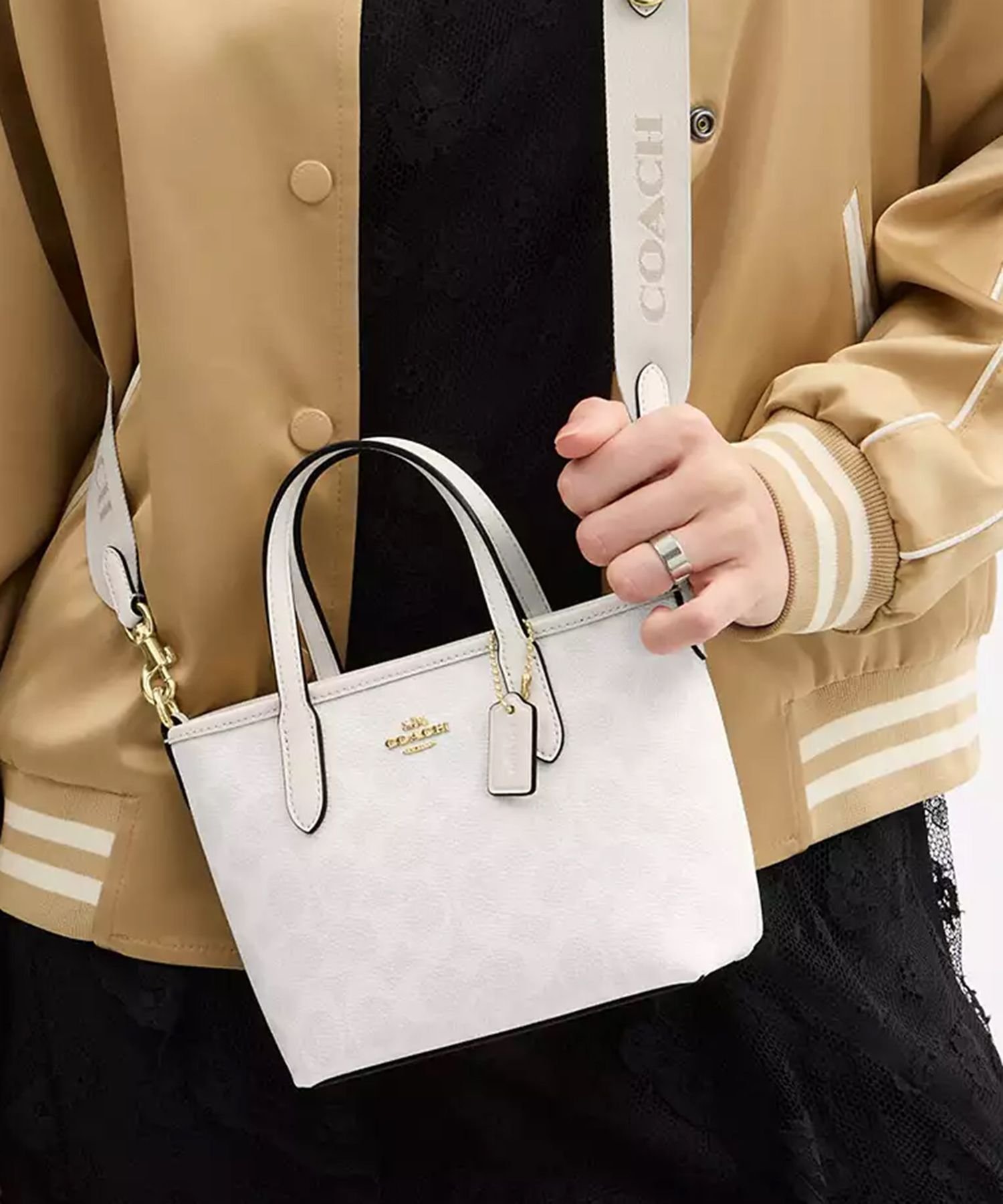 COACH OUTLET｜【公式】シティ ミニ トート バッグ・シグネチャー