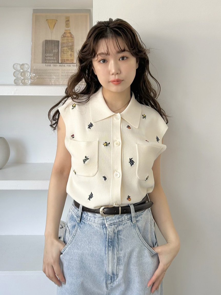 FRAY I.D｜フルーツ刺繍ポロカラーノースリニットジレ/接触冷感