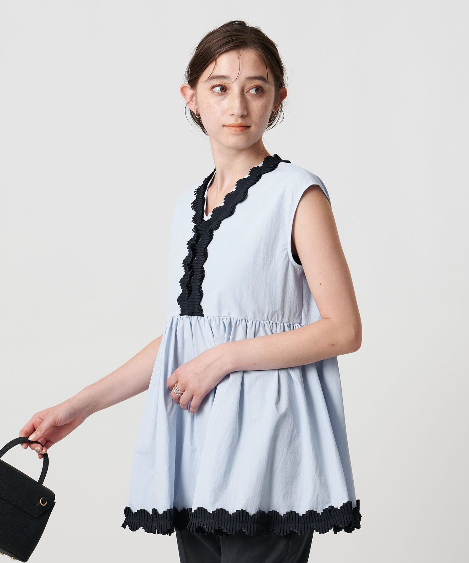 UNITED ARROWS LTD. OUTLET｜タックプリーツフリル Vネック