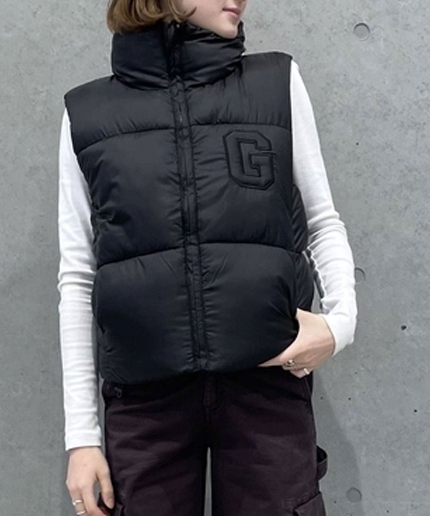 GAP｜(W)プリマロフト(R) リサイクル クロップド ロゴ パファー ベスト