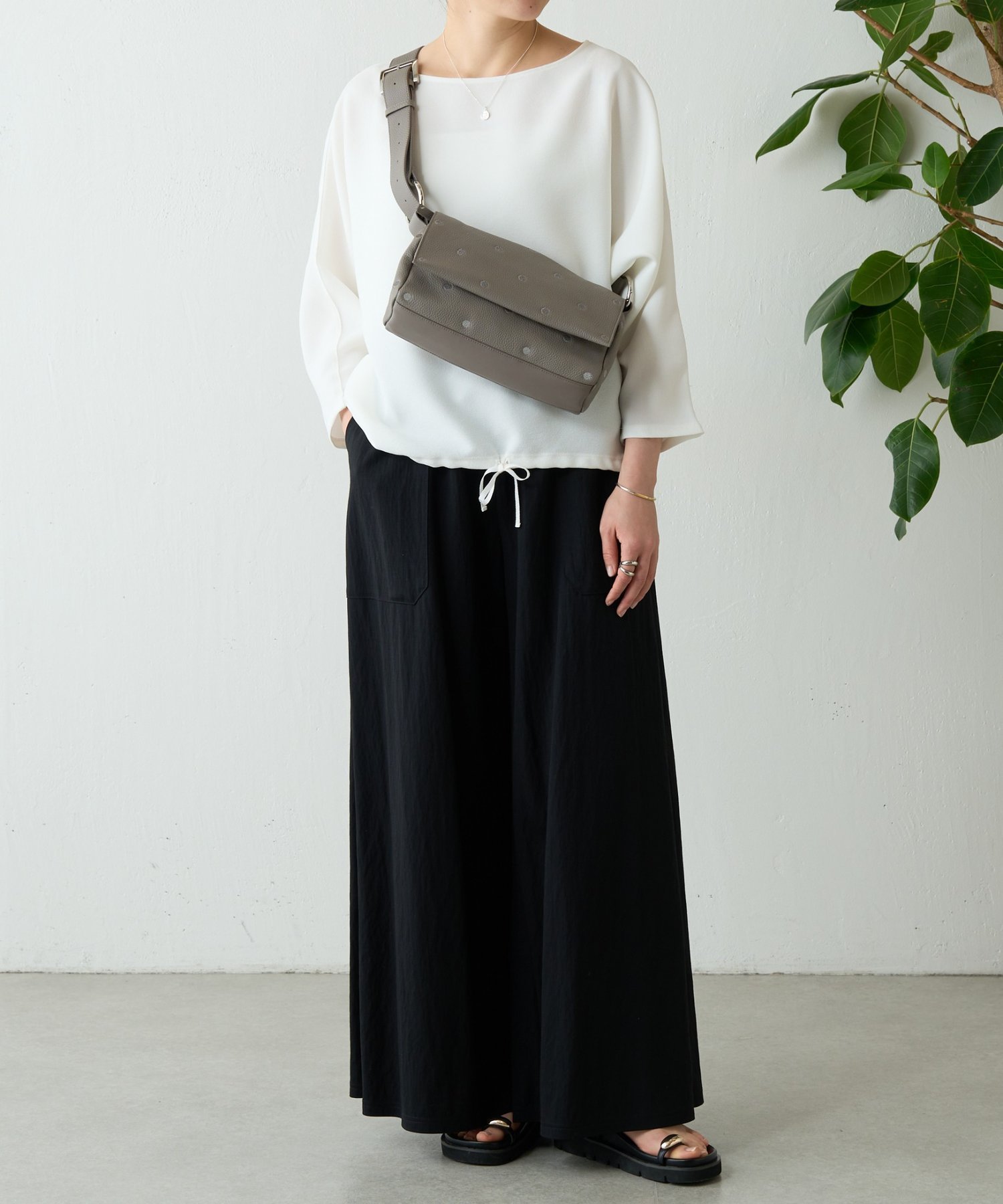 BEARDSLEY｜《本革》ドットボディバッグ | Rakuten Fashion(楽天