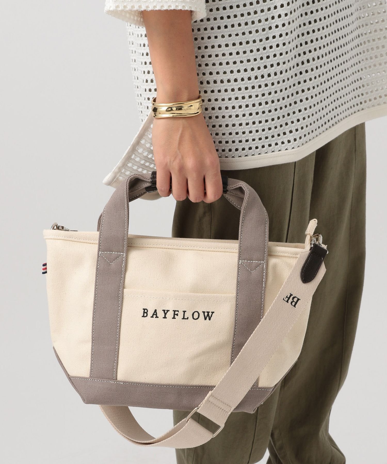 BAYFLOW｜[ファスナー付きで安心]ショルダーZIPロゴトート Sサイズ