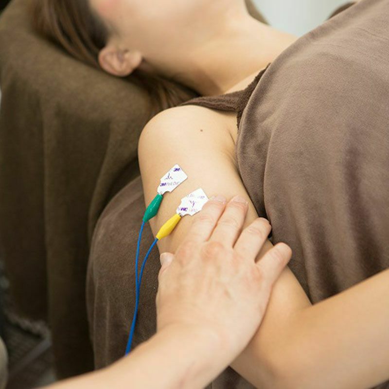 楽天市場】オームパルサー LFP-4000A 全医療器 鍼通電 パルス治療器 鍼